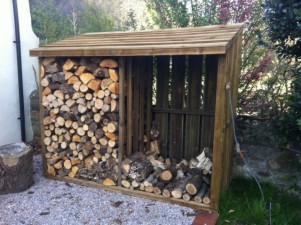 Large bespoke log store